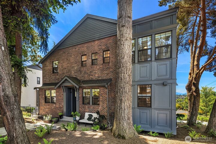 Property Photo:  901 W McGraw Street 6  WA 98119 