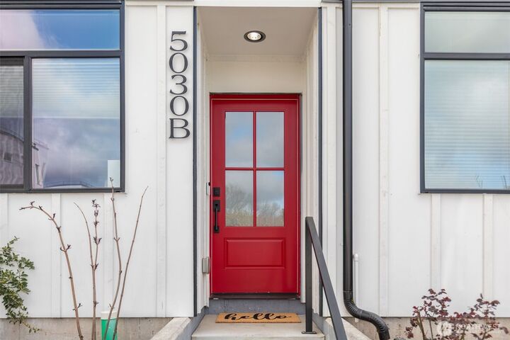 Property Photo: 5030 Sand Point Place NE B WA 98105