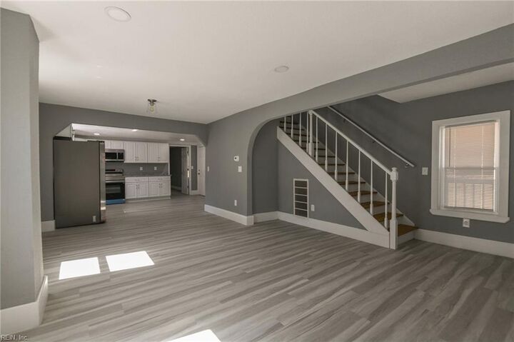 Property Photo:  207 S 7th St  VA 23434 