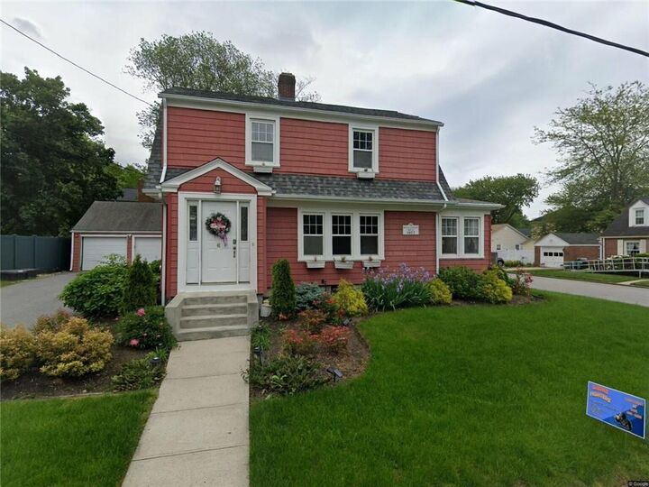 Property Photo:  41 Lookout Avenue  RI 02911 