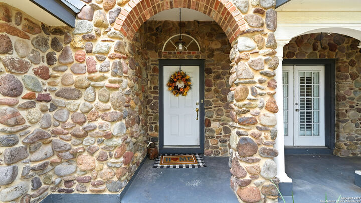 Property Photo:  226 Broken Arrow  TX 78114 