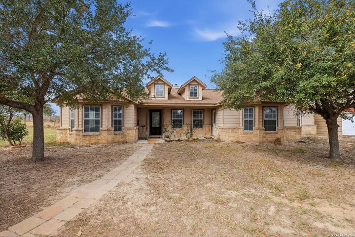 Property Photo:  370 Alberts Ln  TX 78069 