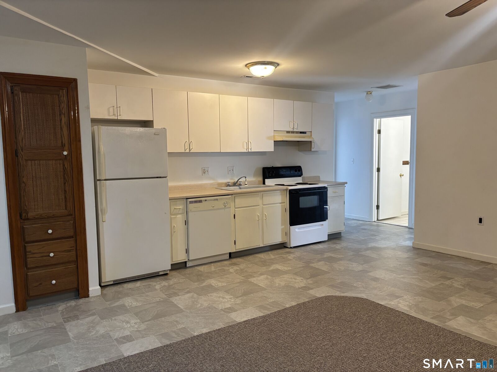Property Photo: 10 Collins Street 10-D CT 06514