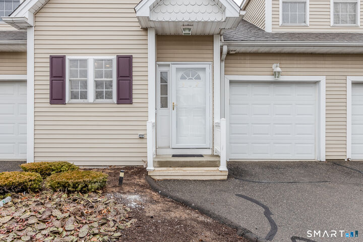 Property Photo: 511 Elm Street 3-2 CT 06473