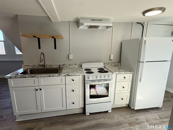 Property Photo:  205 Shaw Street 3  CT 06320 
