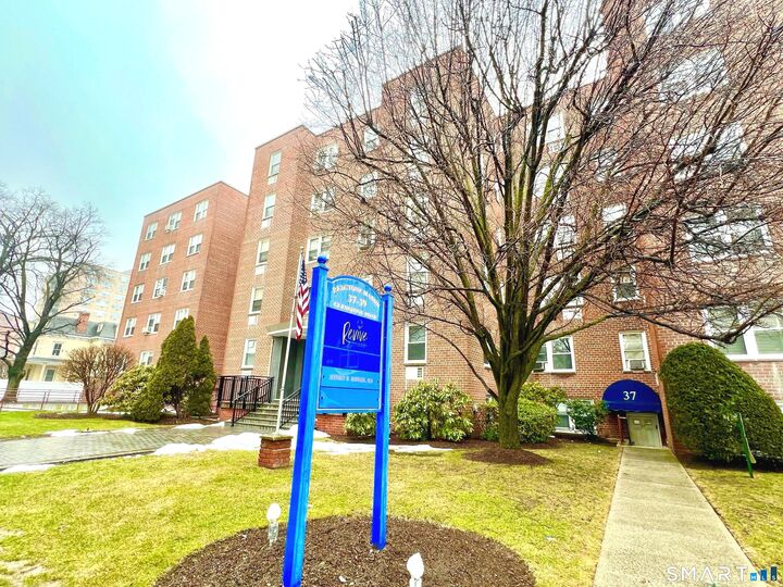 Property Photo:  39 Glenbrook Road 5L  CT 06902 