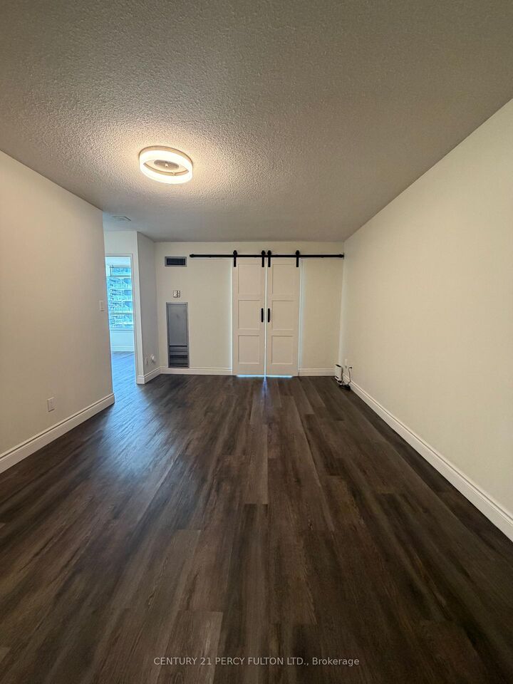 Property Photo:  30 Greenfield Avenue 1115  ON M2N 6N3 