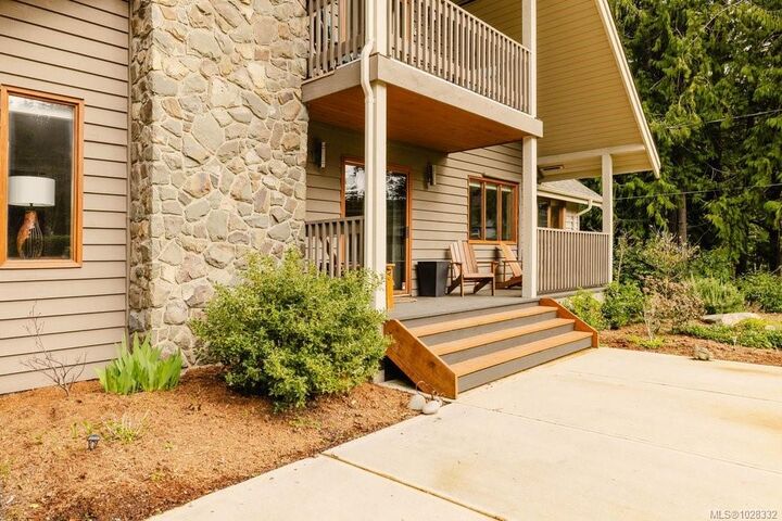 Photo de la propriété: 812 Woodcreek Dr BC V8L 5K4