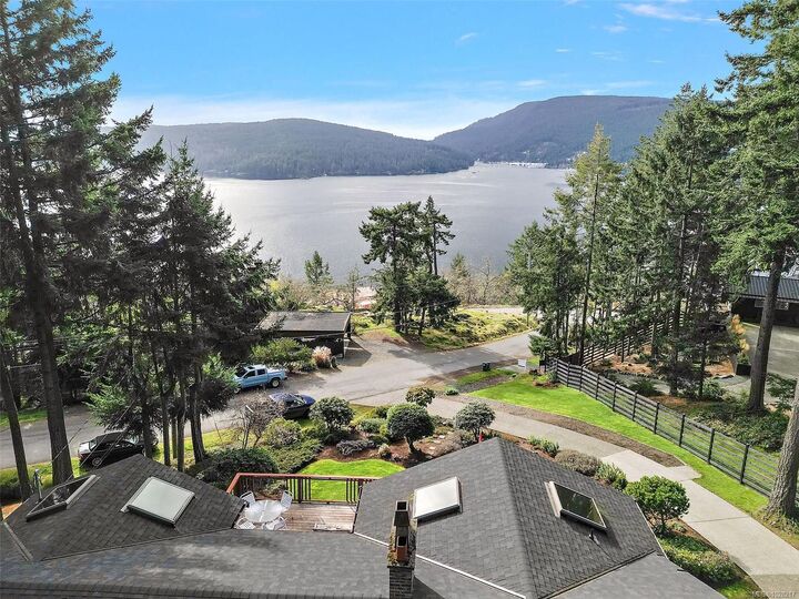 Property Photo:  539 Bayview Pl  BC V9L 5X7 