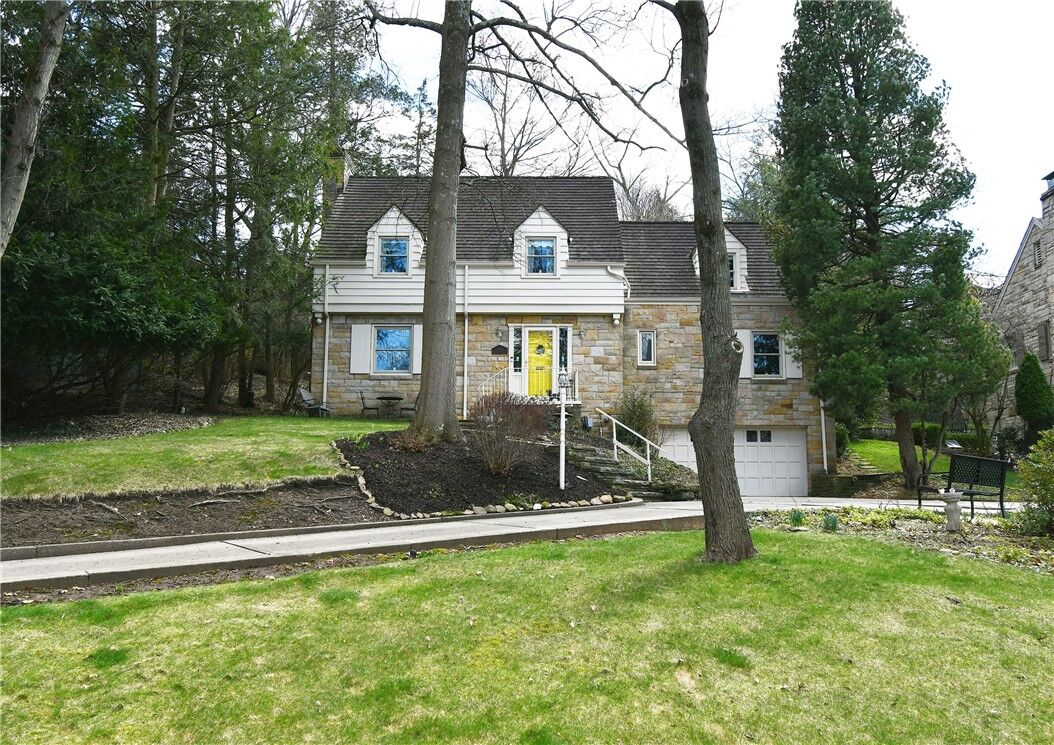 Property Photo:  413 Morrison Dr  PA 15216 