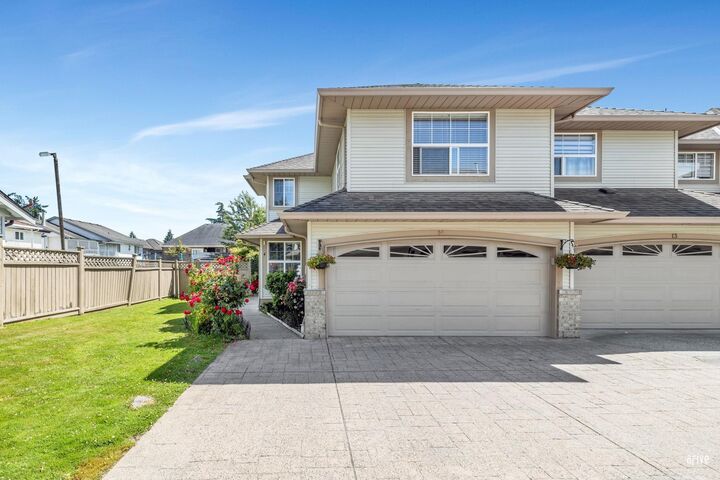 Photo de la propriété:  12165 75 Avenue 14  BC V3W 0W7 