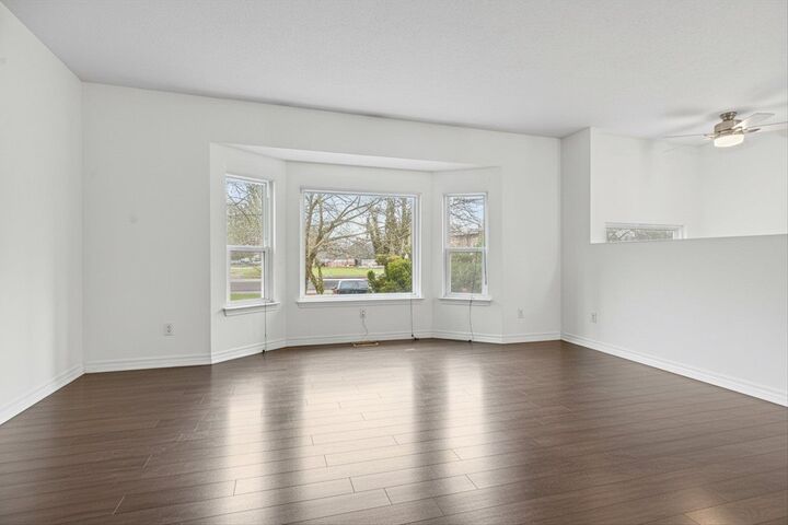 Property Photo: 33943 Pine Street BC V2S 2P4