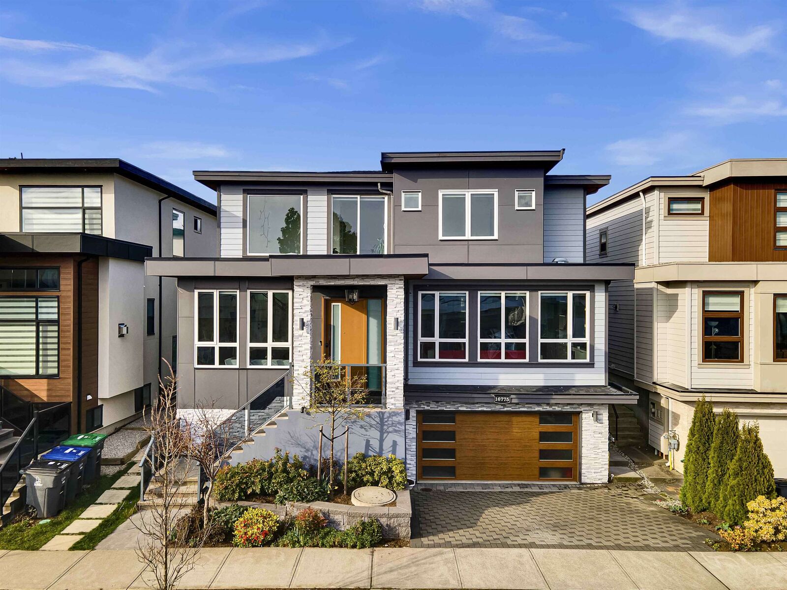 Photo de la propriété: 16775 18B Avenue BC V3Z 1A2