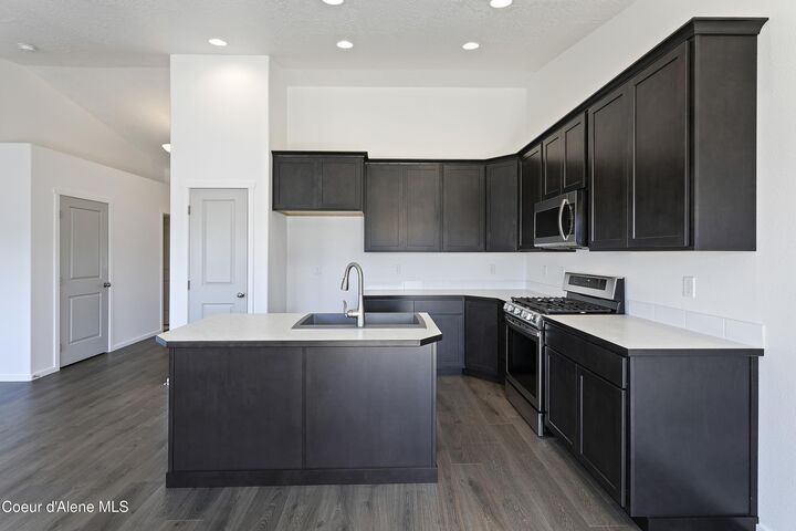 Property Photo:  10104 Liverpool Loop  ID 83835 