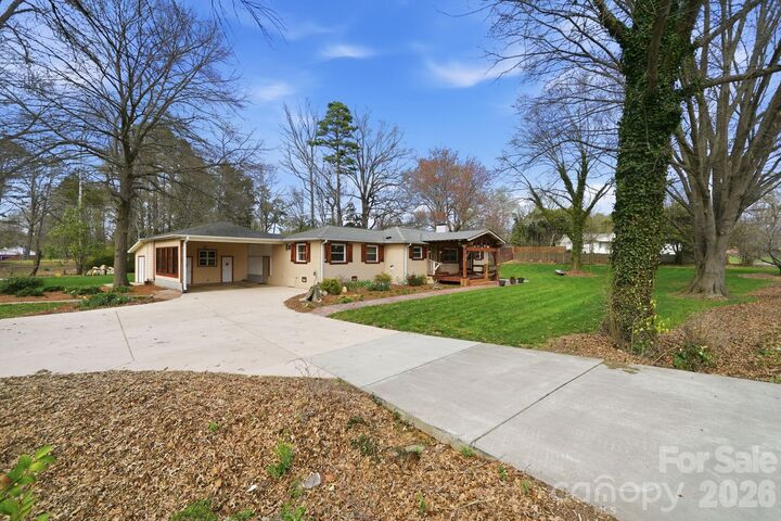 Property Photo: 406 Coulwood Drive NC 28214