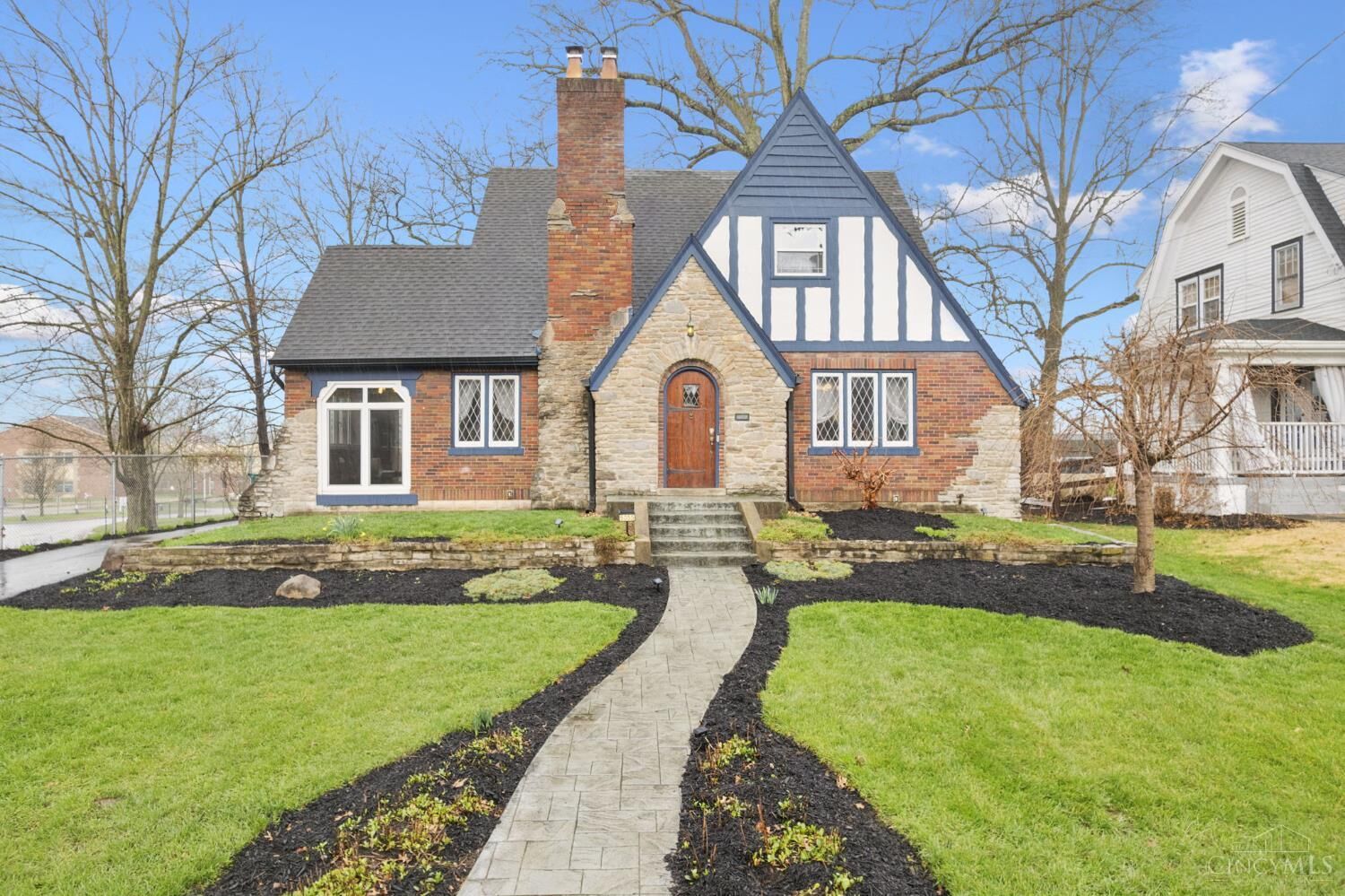 Property Photo: 5055 Anderson Place OH 45227