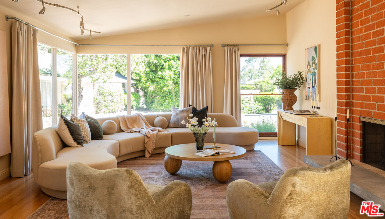 Property Photo:  16141 Bayberry Pl  CA 91403 