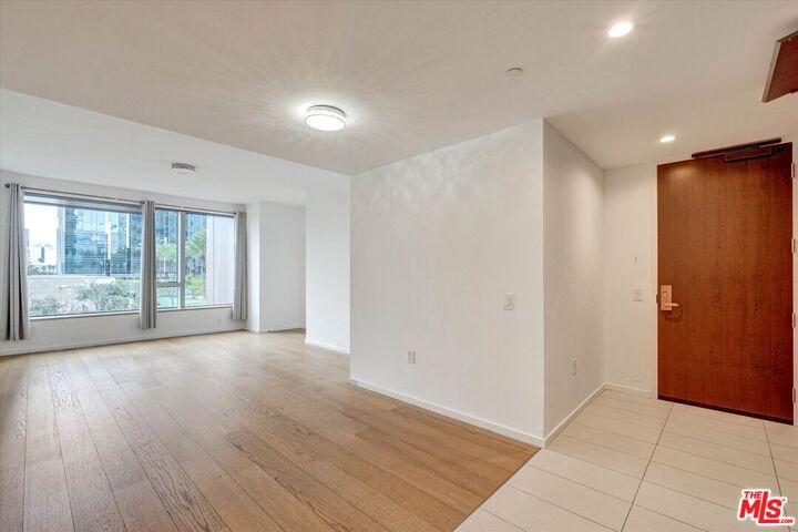 Property Photo: 889 Francisco St CA 90017