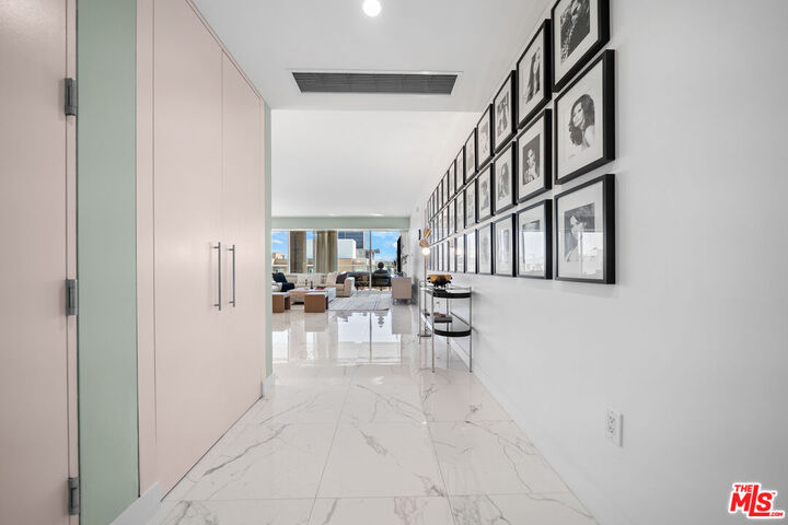 Property Photo:  6250 Hollywood Blvd  CA 90028 