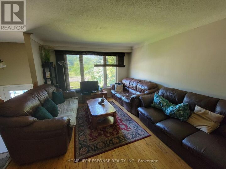 Property Photo:  476 First Avenue  ON L3C 6A7 