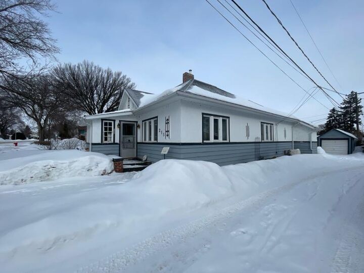 Property Photo:  211 Hamilton Street  MB R0J 1H0 