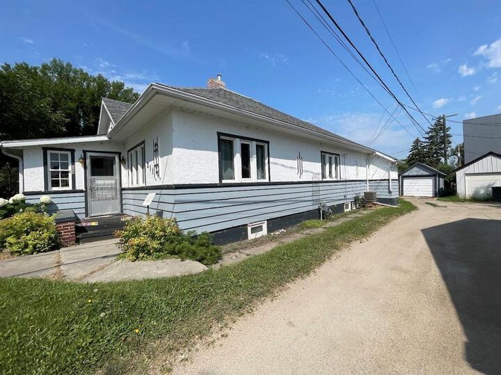 Property Photo: 211 Hamilton Street MB R0J 1H0