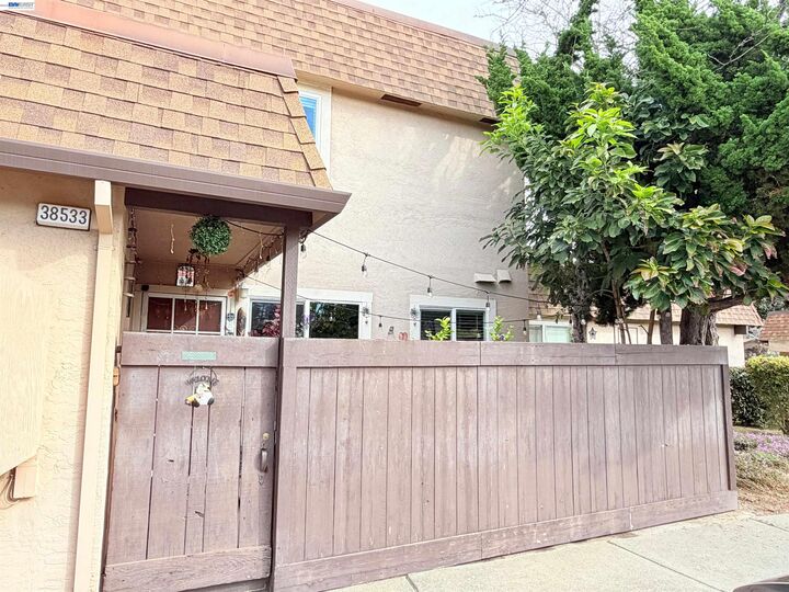 Property Photo:  38533 Vancouver Cmn  CA 94536 