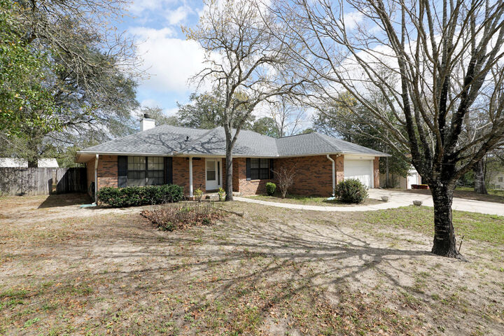 Property Photo:  1003 Quigley Drive  FL 32536 