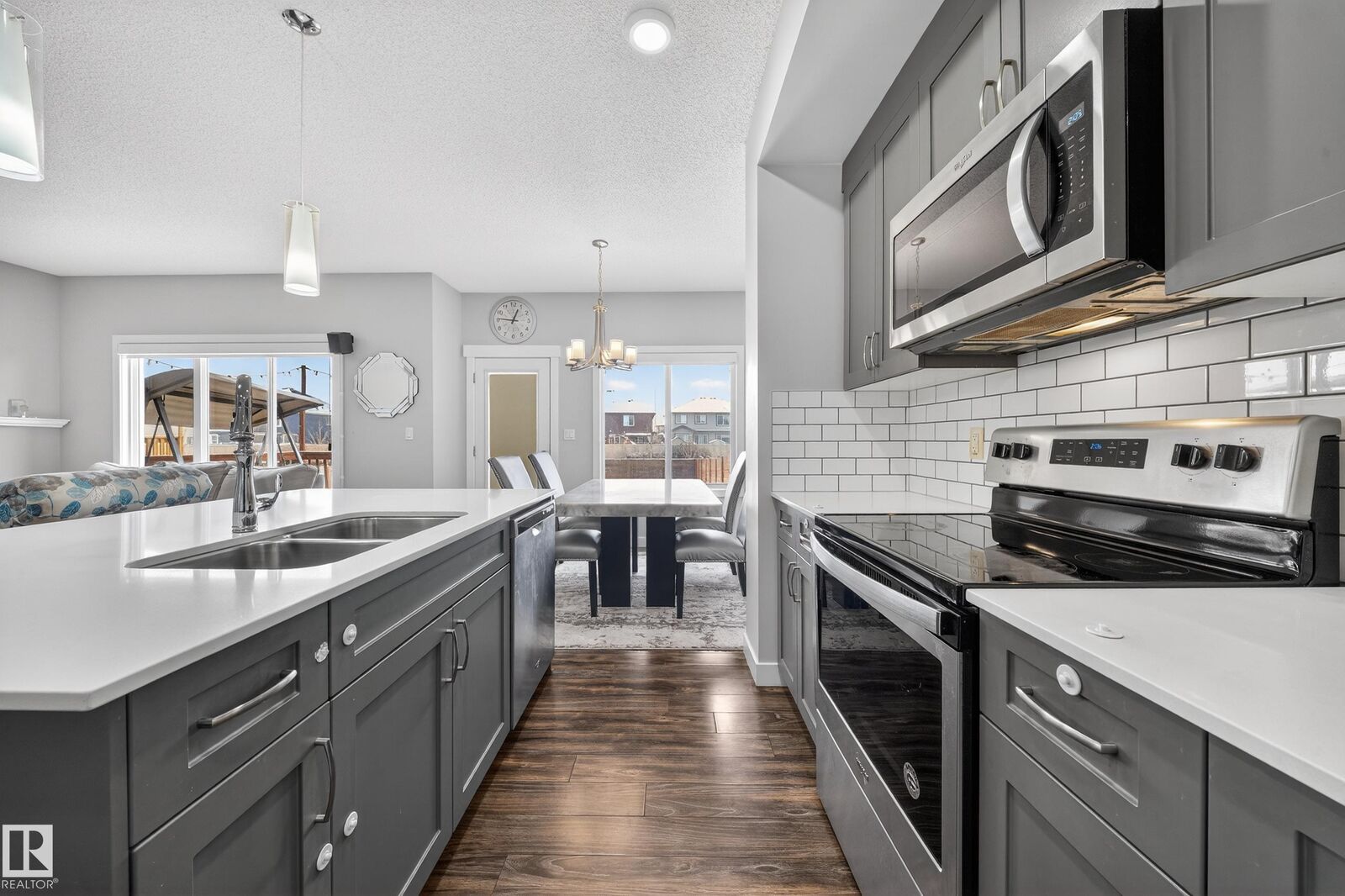 Photo de la propriété:  2408 Kelly Circle Circle SW  AB T6W 4G3 