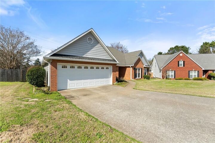 Property Photo: 1200 Sunrise Field Court GA 30043