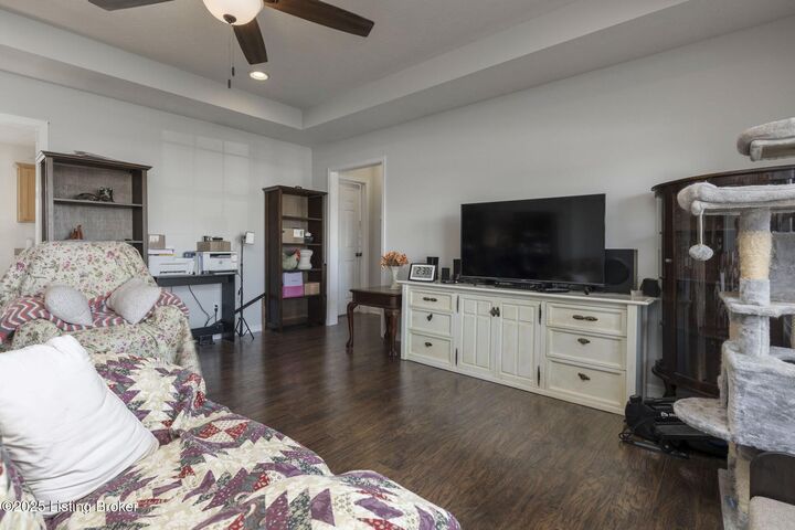 Property Photo:  834 Tecumseh Dr  KY 40165 