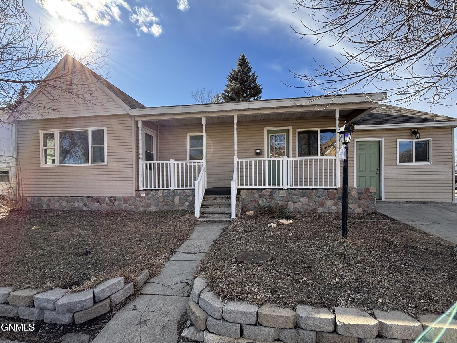 Property Photo: 113 3rd Avenue NW ND 58523
