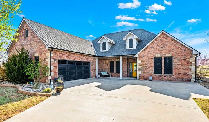 Property Photo: 282 Road Runner Dr OK 73541