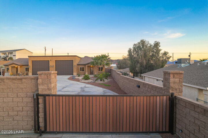 Property Photo:  1100 Rolling Hills Dr  AZ 86406 