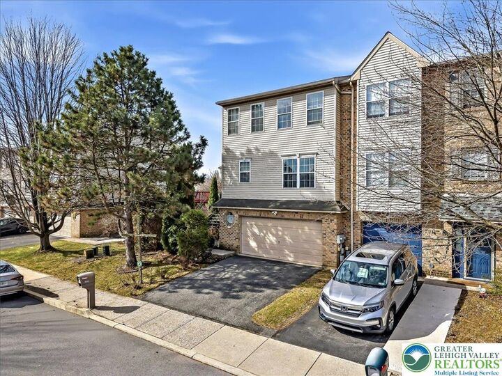 Property Photo:  2555 Chestnut Lane  PA 18040 