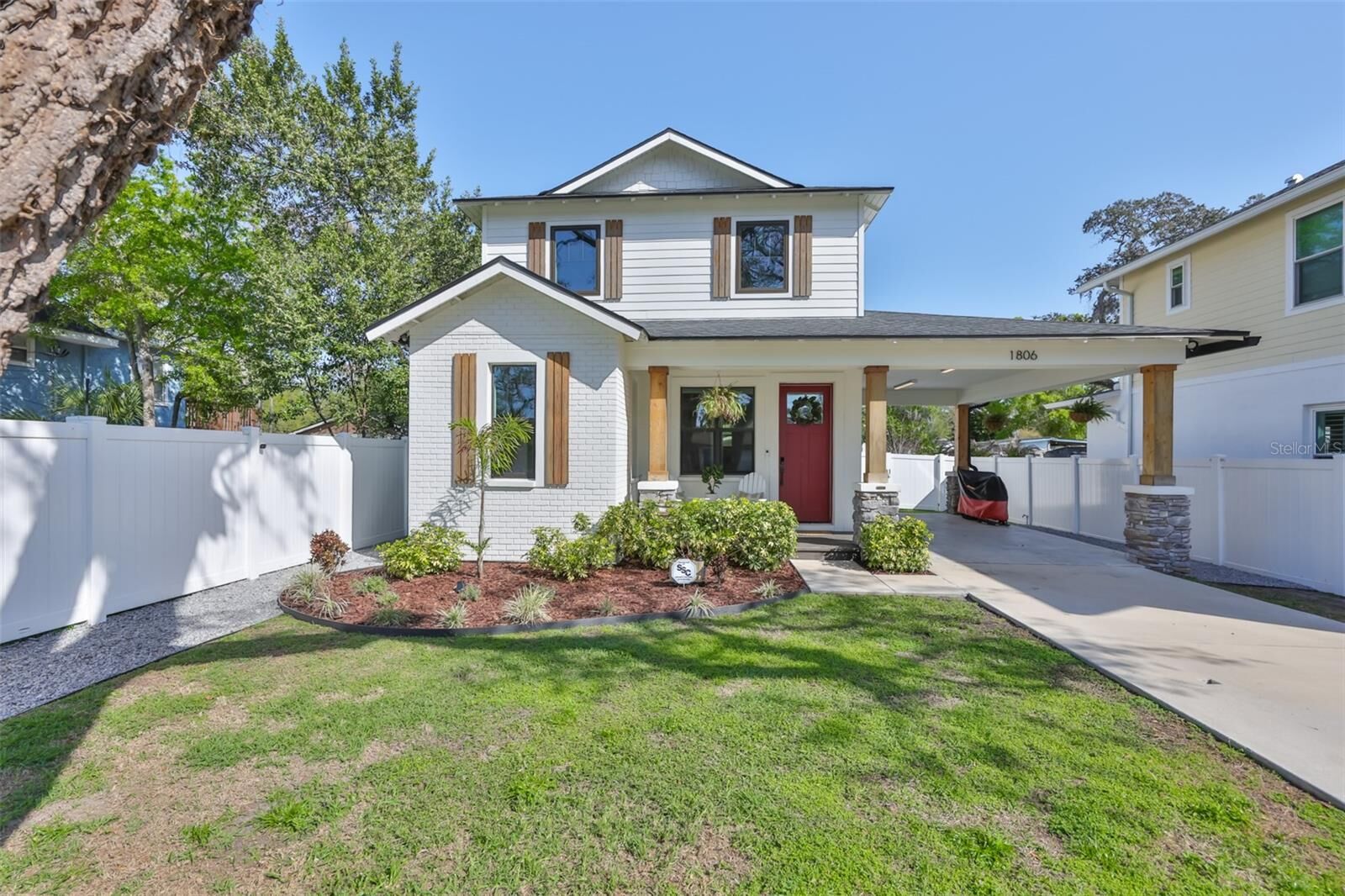 Property Photo:  1806 E Caracas Street  FL 33610 