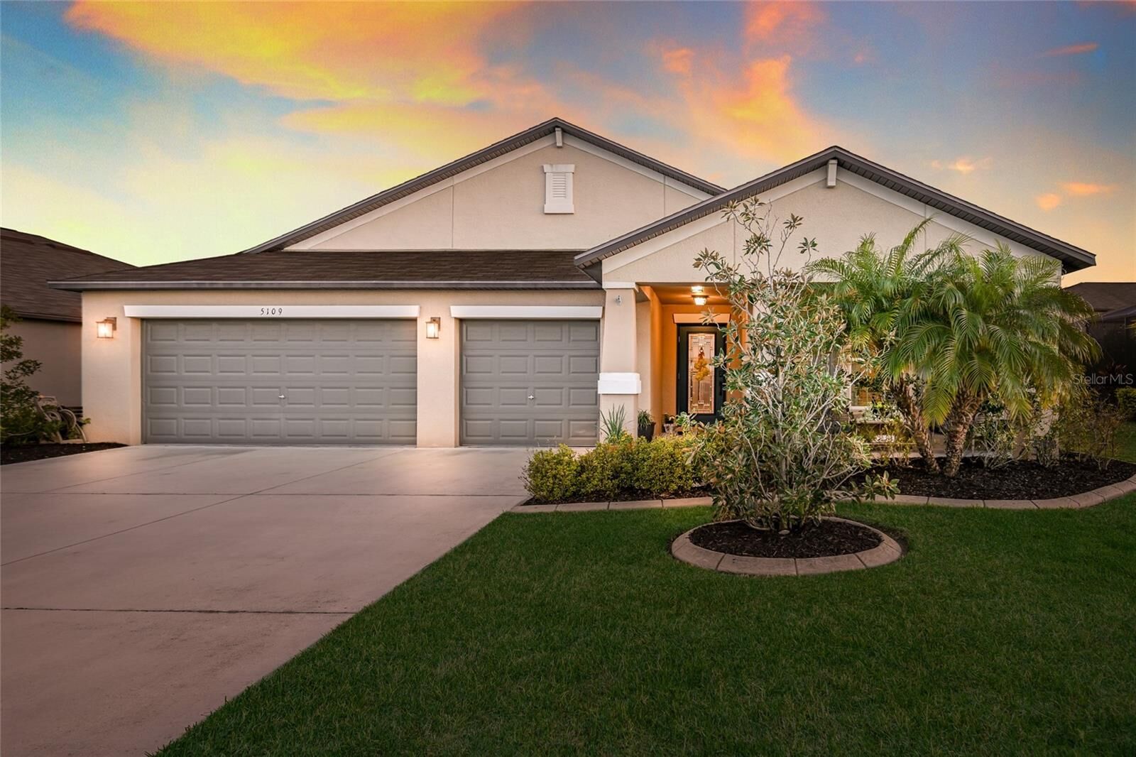 Property Photo:  5109 Olano Street  FL 34221 