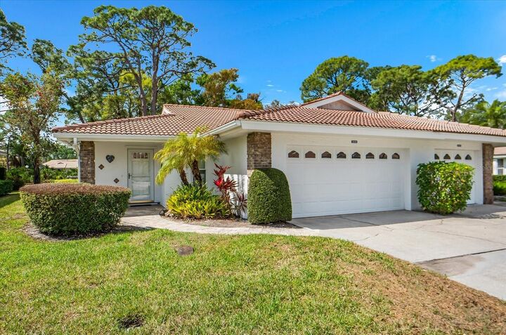 Property Photo:  5608 Garden Lakes Drive  FL 34203 