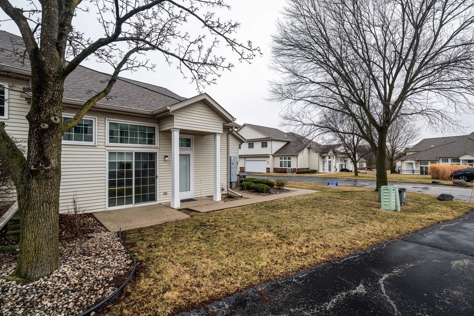 Property Photo: 2412 Fox River Pkwy G WI 53189