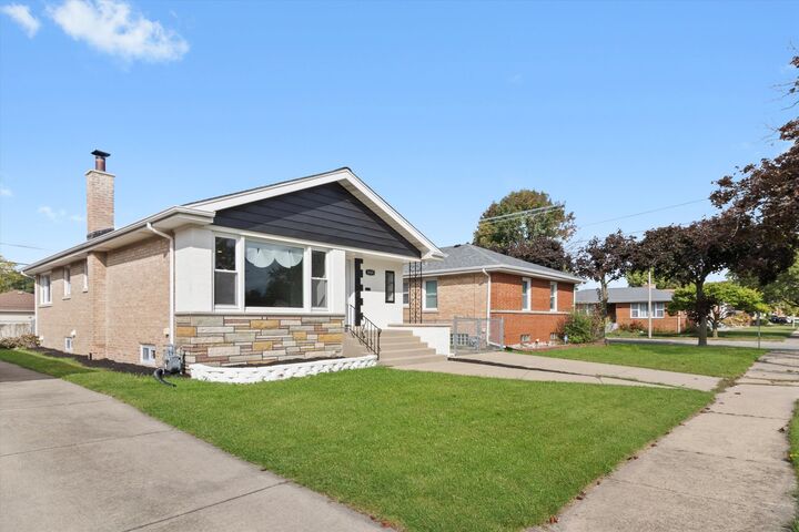 Property Photo:  8804 S Fairfield Avenue  IL 60805 