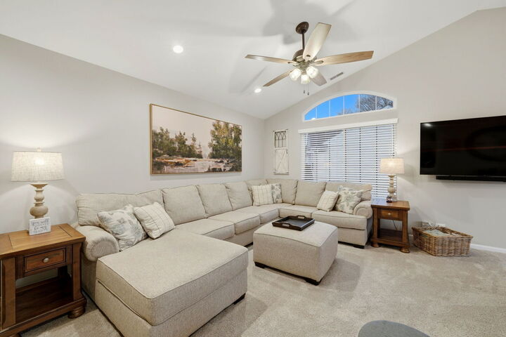 Property Photo:  1824 Maplewood Court  IL 60030 