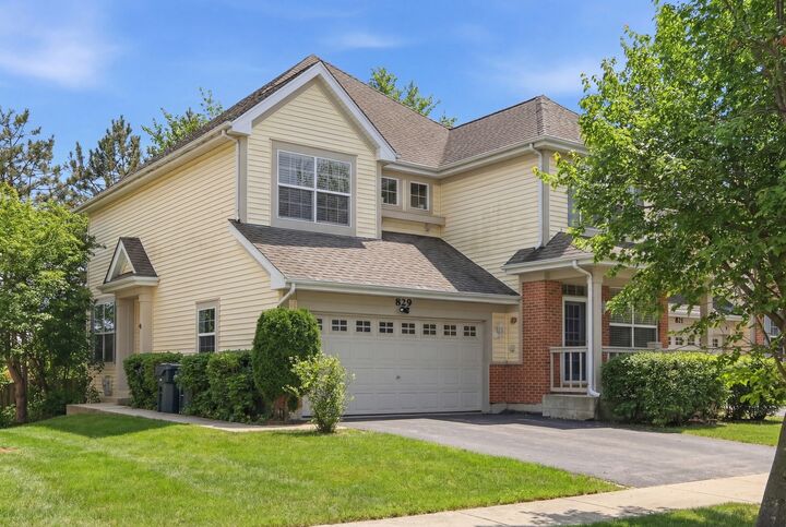 Property Photo:  829 Linden Circle  IL 60169 