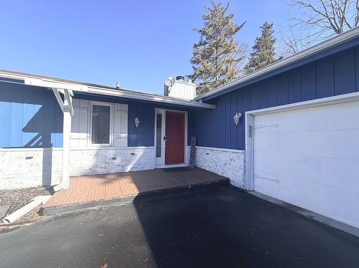 Property Photo: 7 Woodhead Drive IL 60046