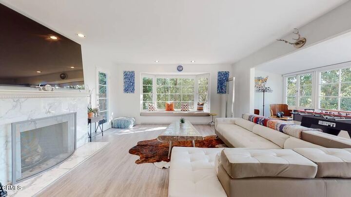 Property Photo:  101 S Rockingham Avenue  CA 90049 