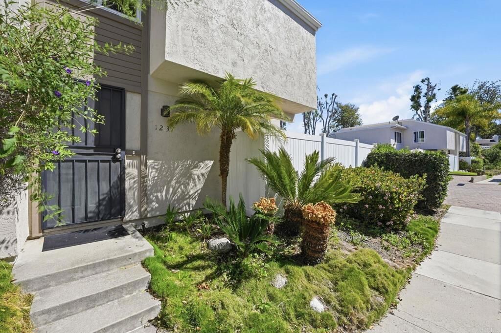 Property Photo:  1237 Evergreen Drive  CA 92007 
