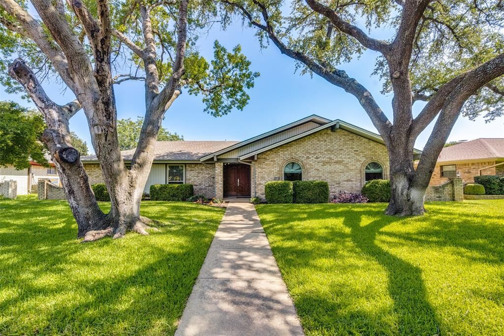 Property Photo:  2913 Dartmouth Drive  TX 75075 