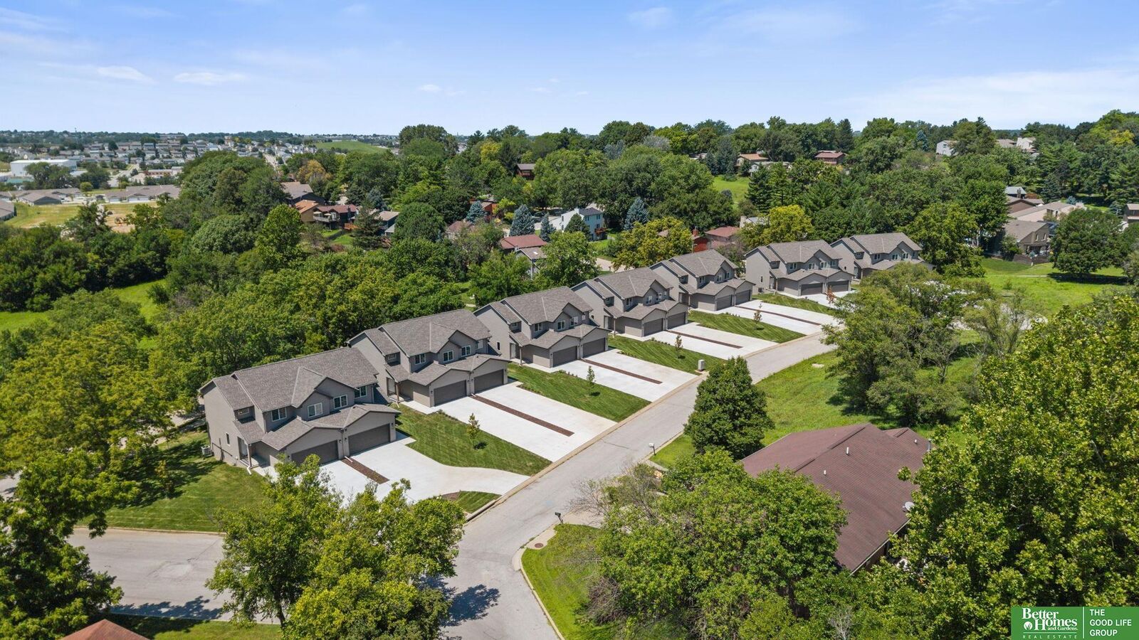 Property Photo:  7102 N 79th Court  NE 68122 