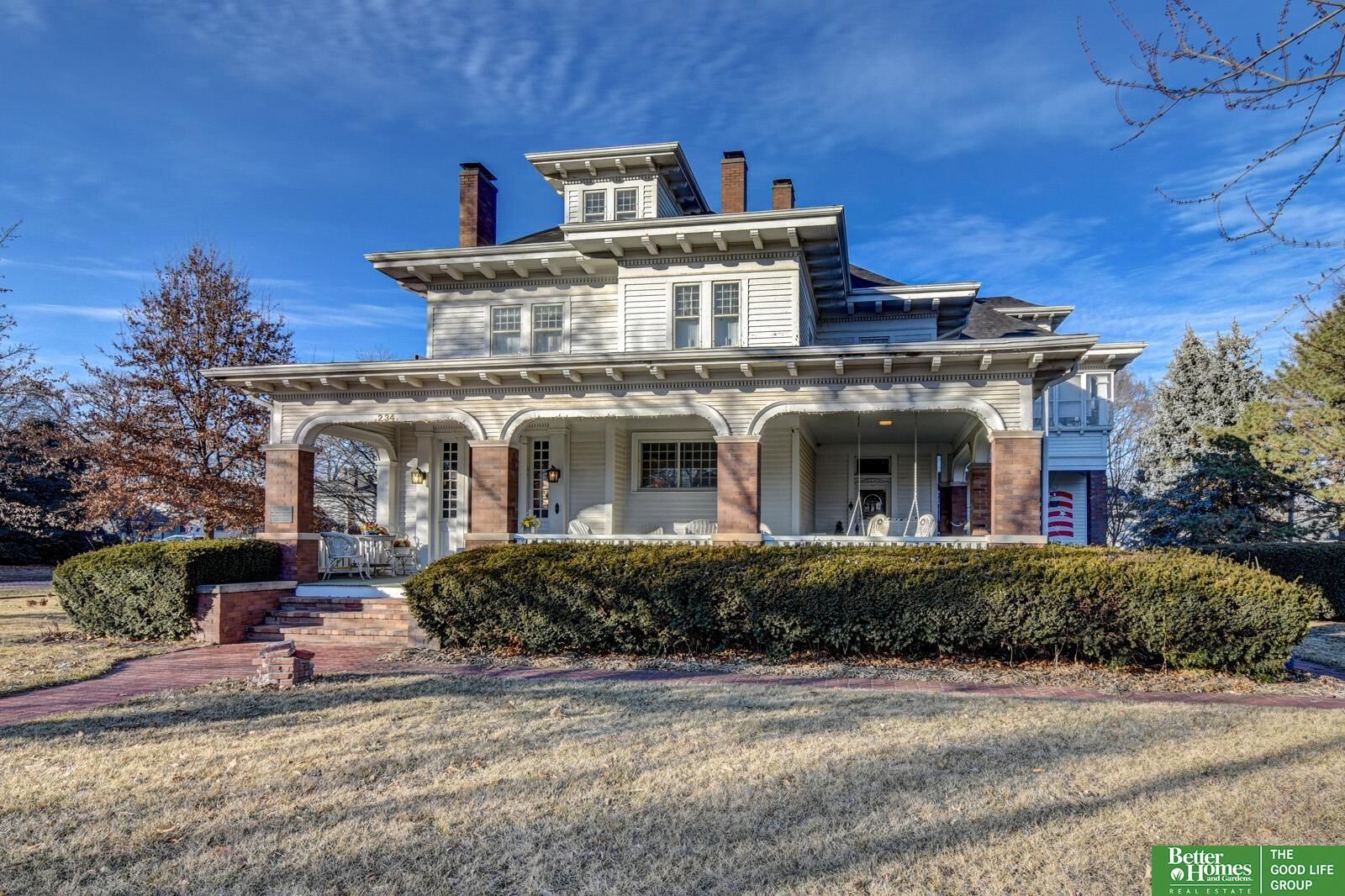 Property Photo: 234 W 10th Street NE 68025