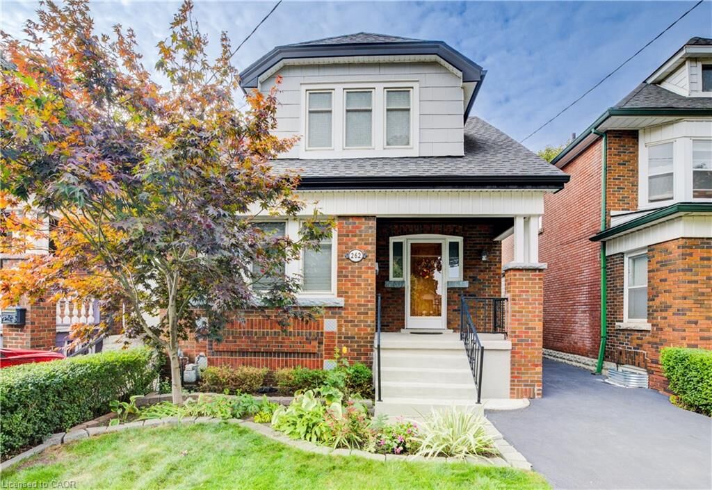 Photo de la propriété:  262 Province Street S  ON L8K 2L7 