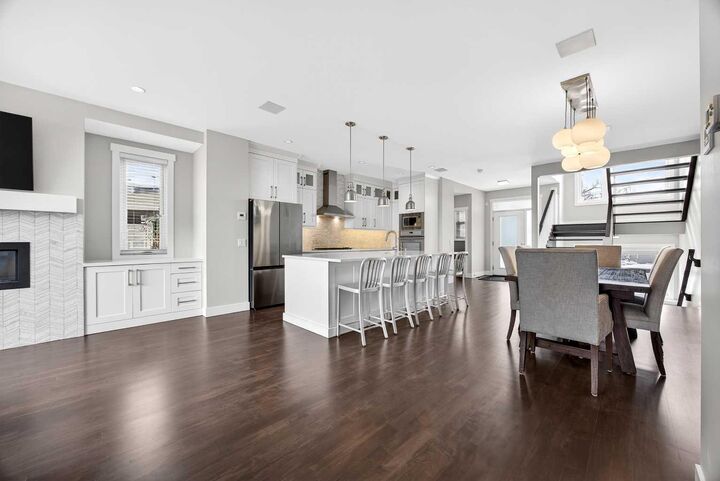 Photo de la propriété:  1410 21 Avenue NW  AB T2M 1L6 